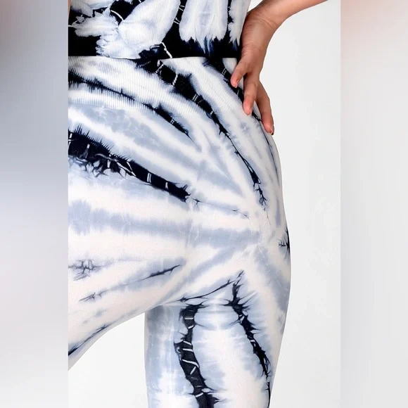 Nikibiki Spiral Tie Dye Leggings | One Size - Picture 7 of 9